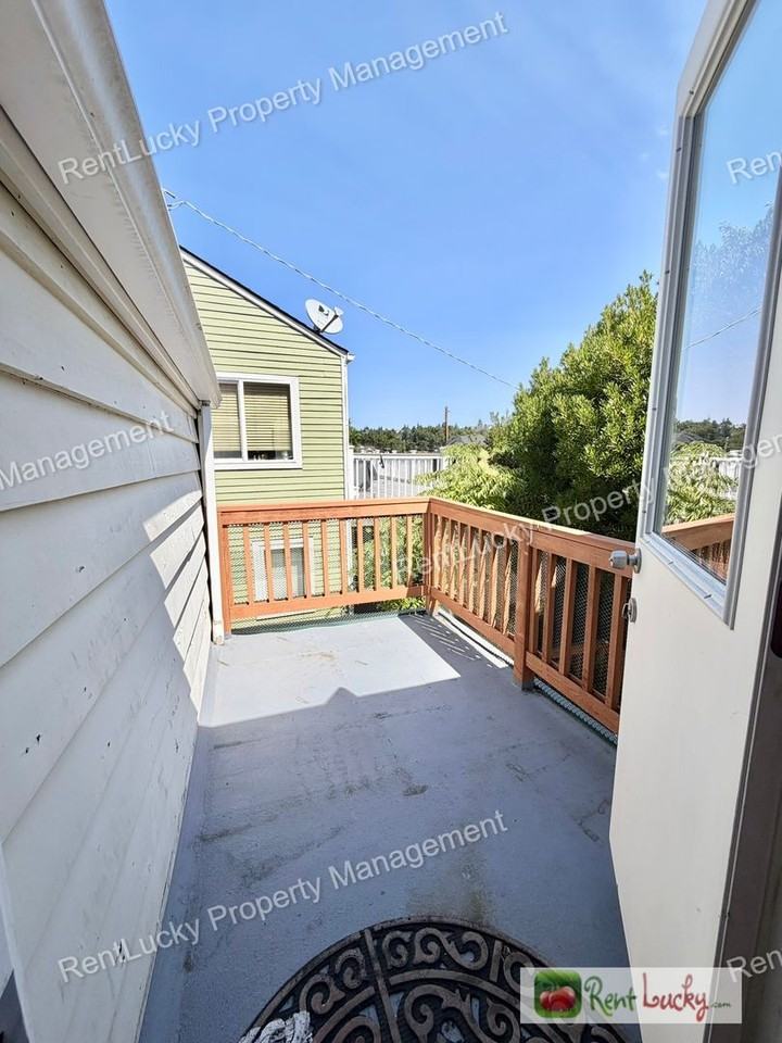2130 Montvale Pl W - Photo 6 of 35
