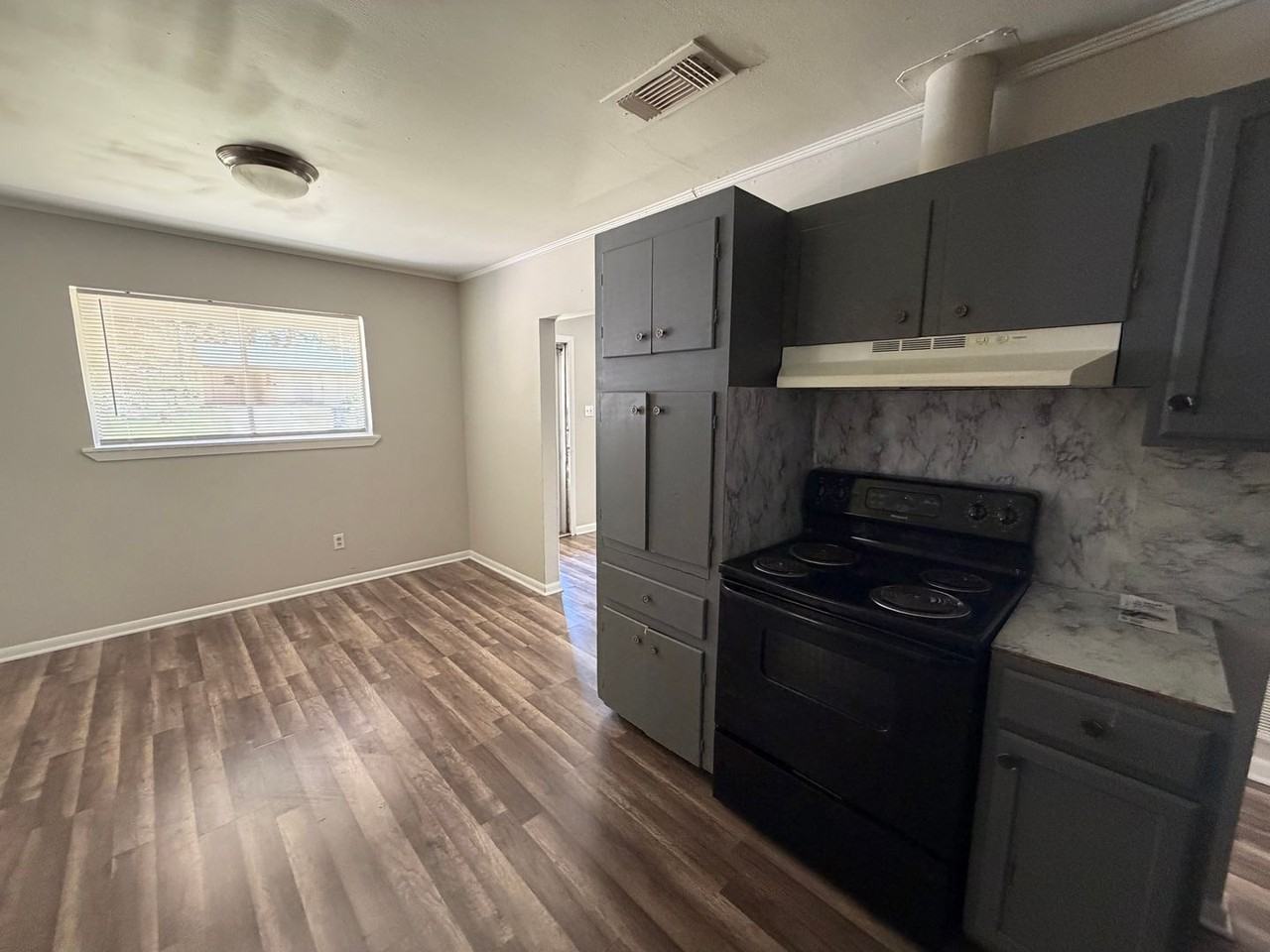 9442 Normandie Dr - Photo 4 of 12