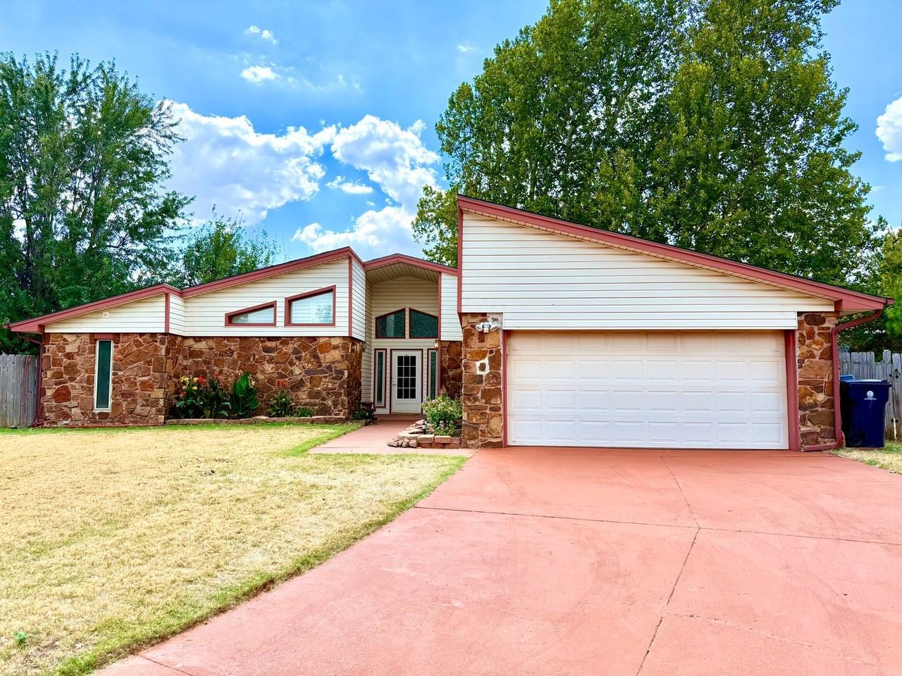8205 Karla Ln - Photo 2 of 25