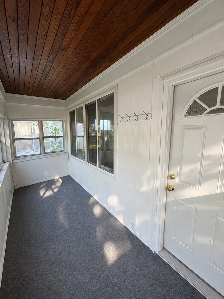 1310 E 10th St - Photo 2 of 22