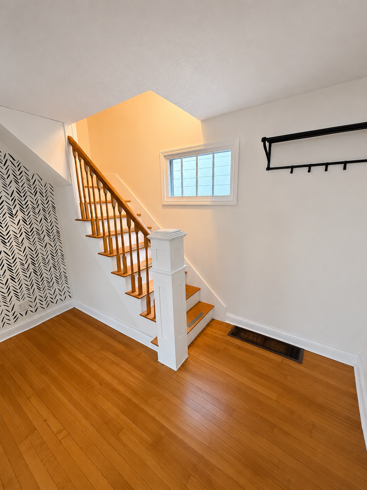 1310 E 10th St - Photo 3 of 22