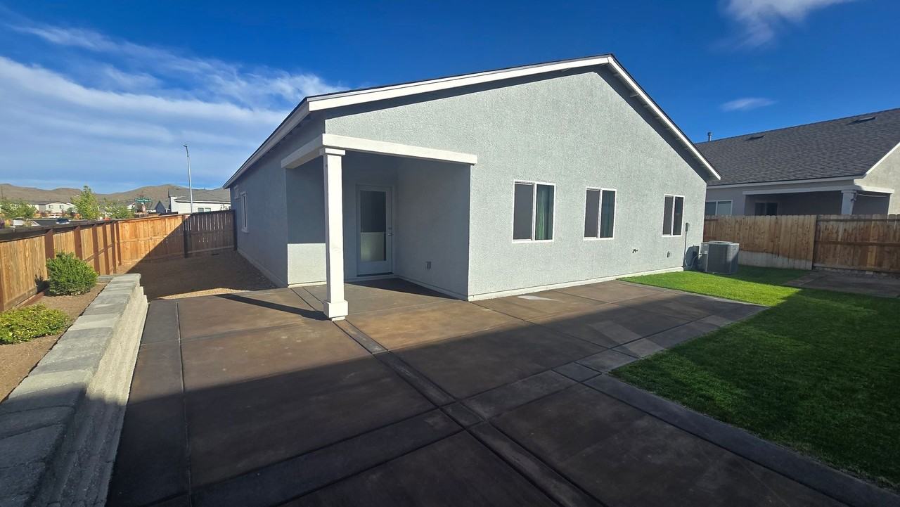 7571 Grassy Plains Dr - Photo 3 of 32