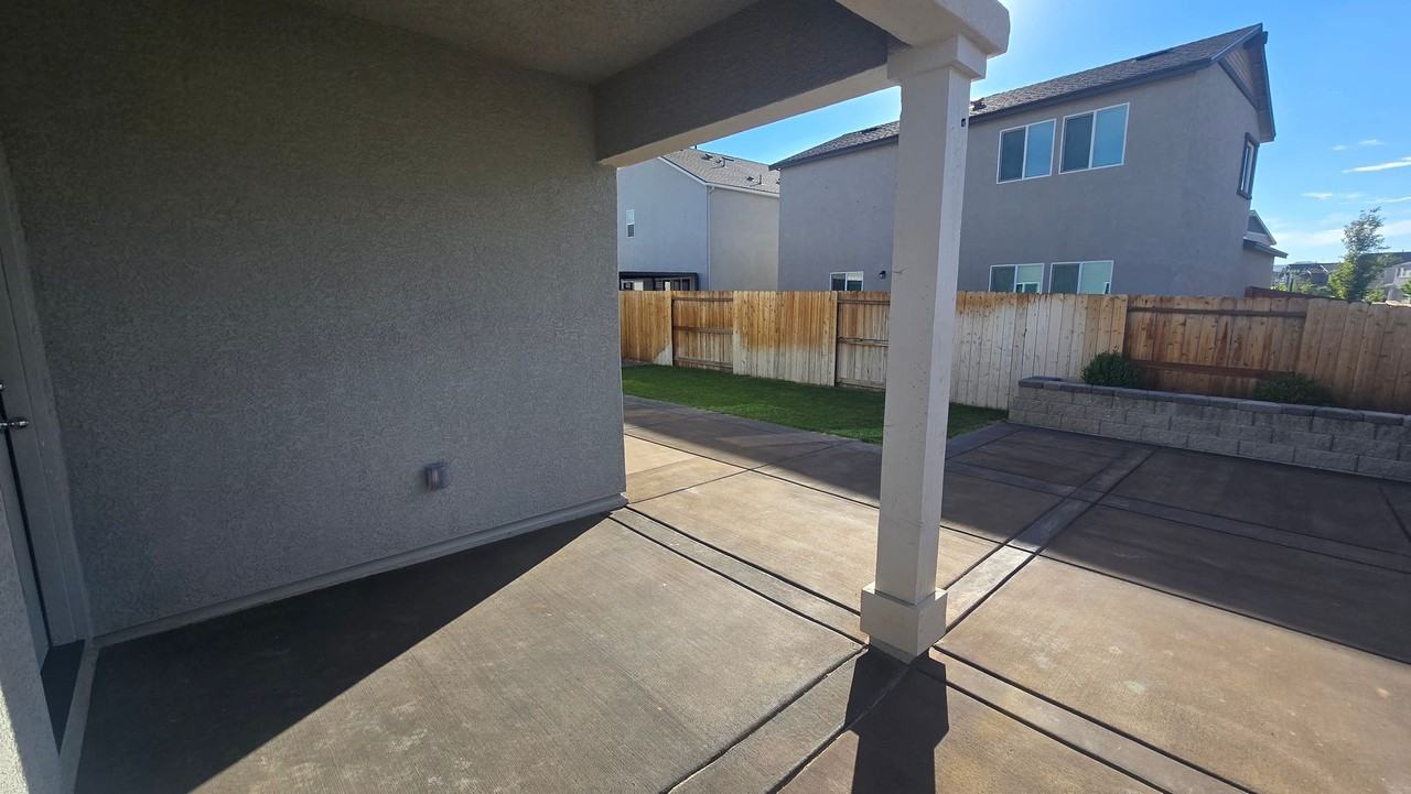 7571 Grassy Plains Dr - Photo 5 of 32