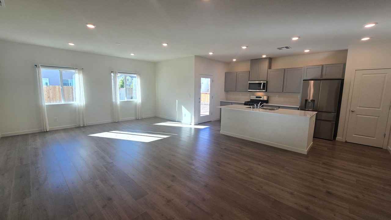 7571 Grassy Plains Dr - Photo 7 of 32
