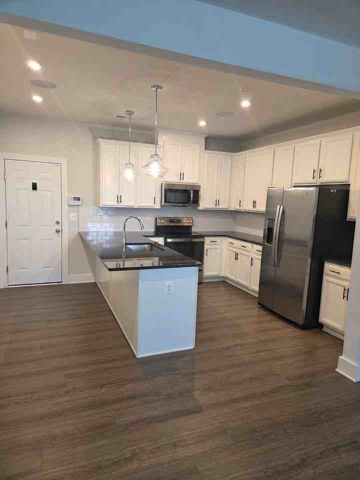 1129 N Lombardy St - Photo 2 of 16