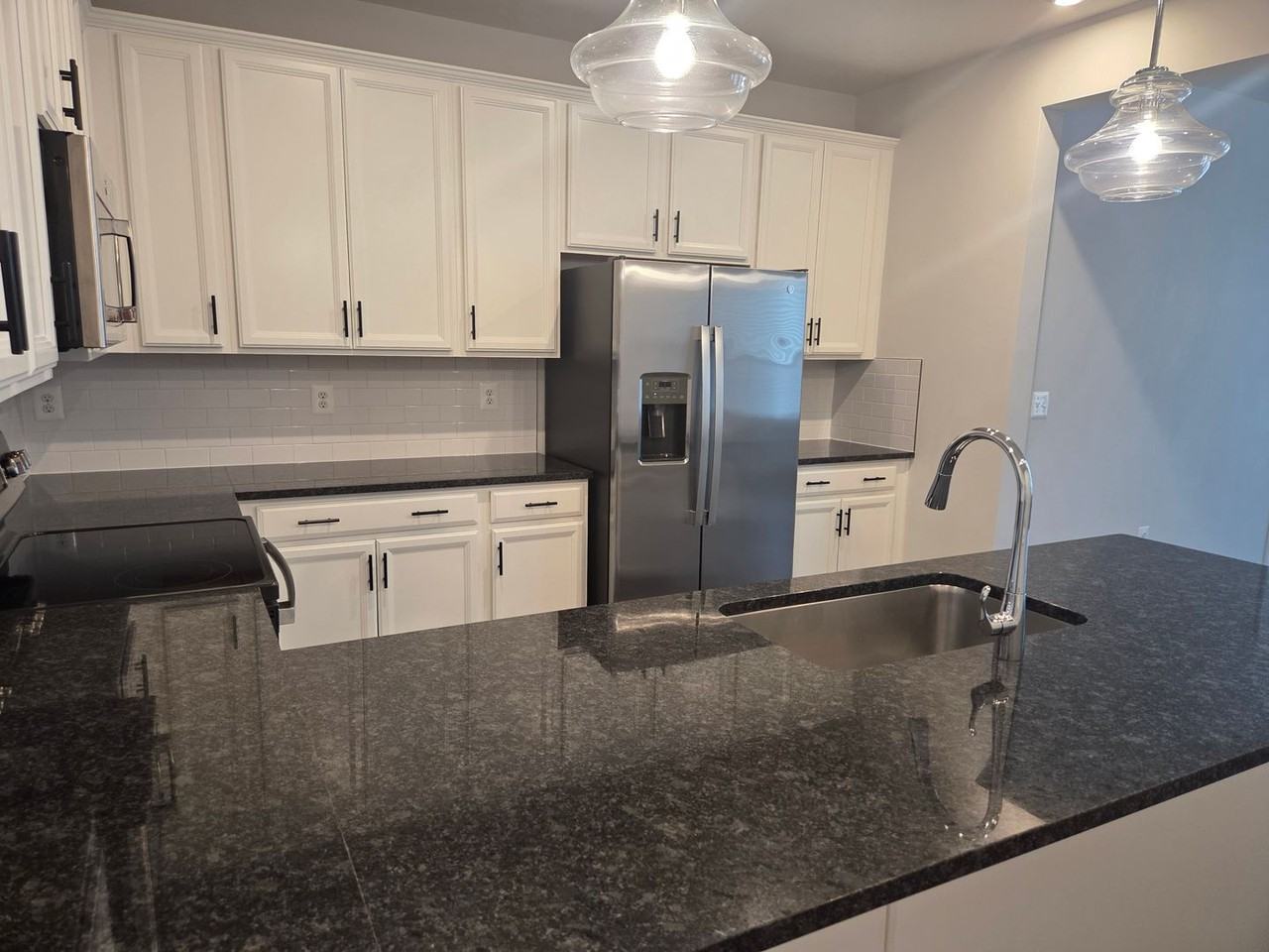 1129 N Lombardy St - Photo 3 of 16