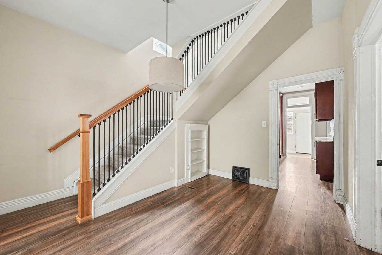 825 Fox St - Photo 7 of 25