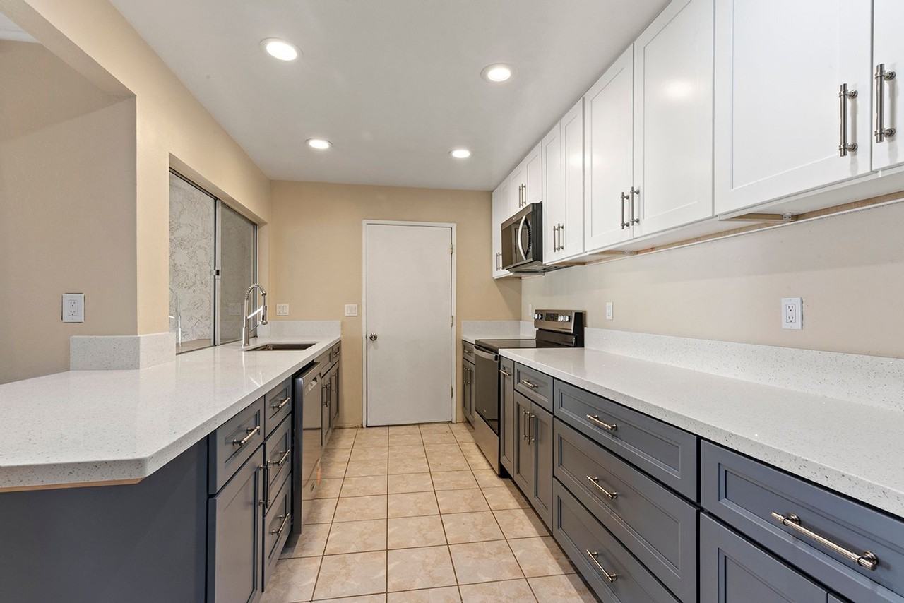 247 Countryhaven Rd - Photo 2 of 33