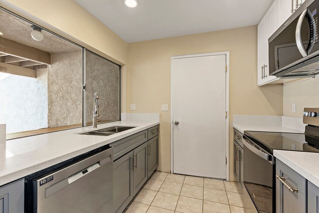 247 Countryhaven Rd - Photo 4 of 33