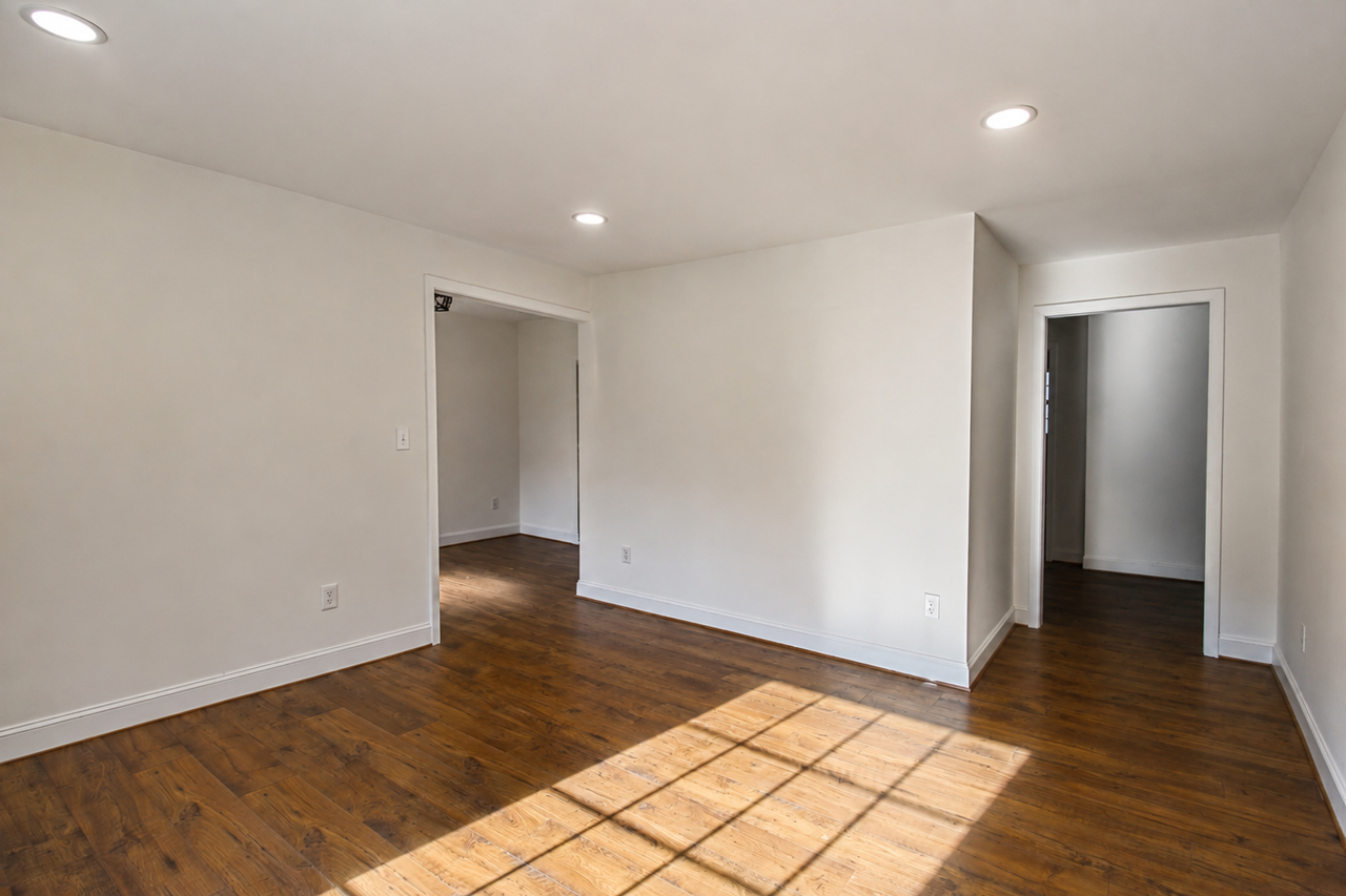 826 North Dr - Photo 3 of 38