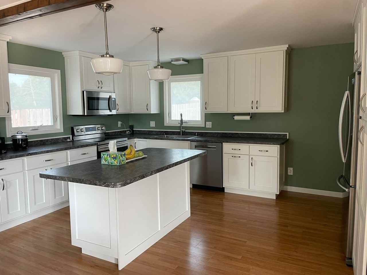 622 N Shore Dr - Photo 2 of 11