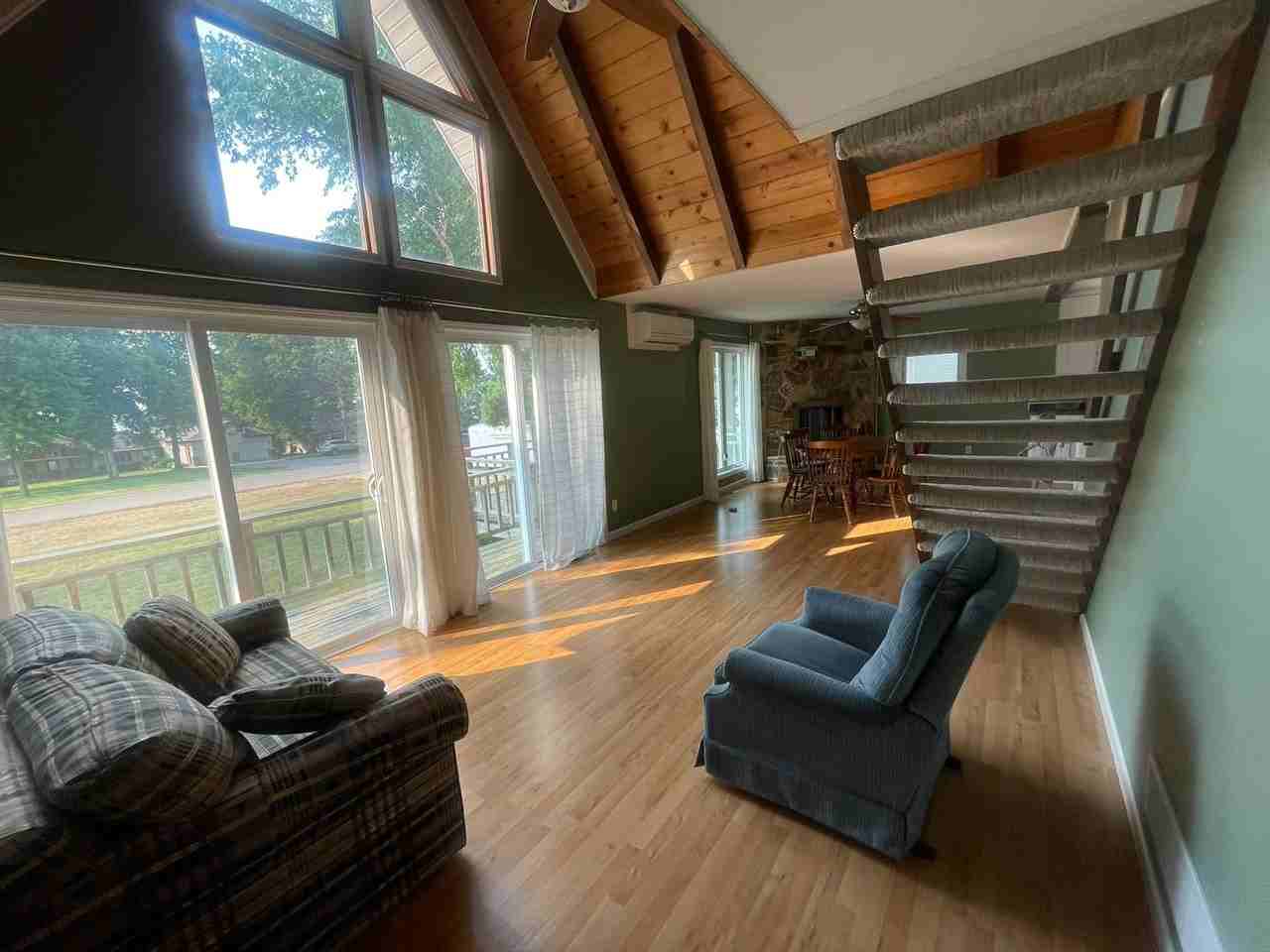 622 N Shore Dr - Photo 3 of 11