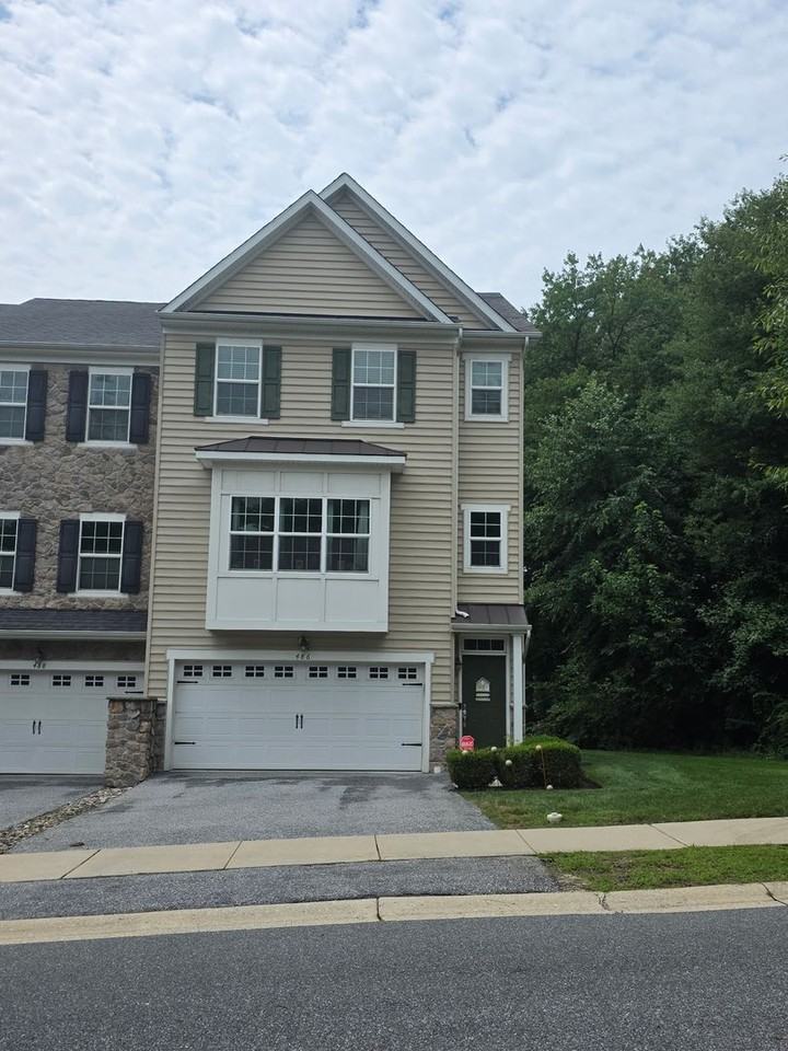 486 Jacobsen Dr - Photo 2 of 11