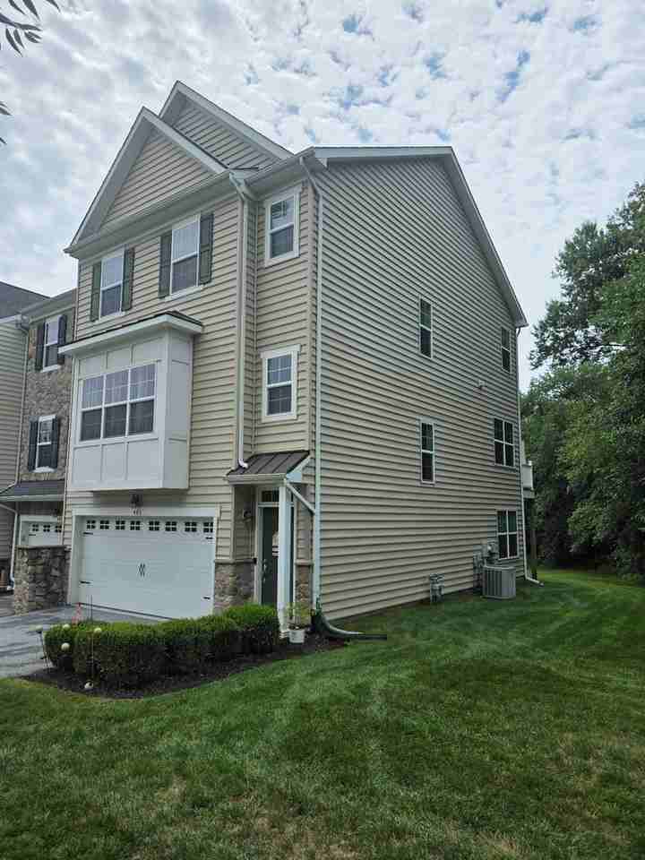 486 Jacobsen Dr - Photo 3 of 11