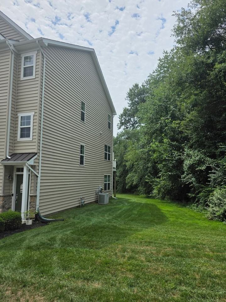 486 Jacobsen Dr - Photo 4 of 11