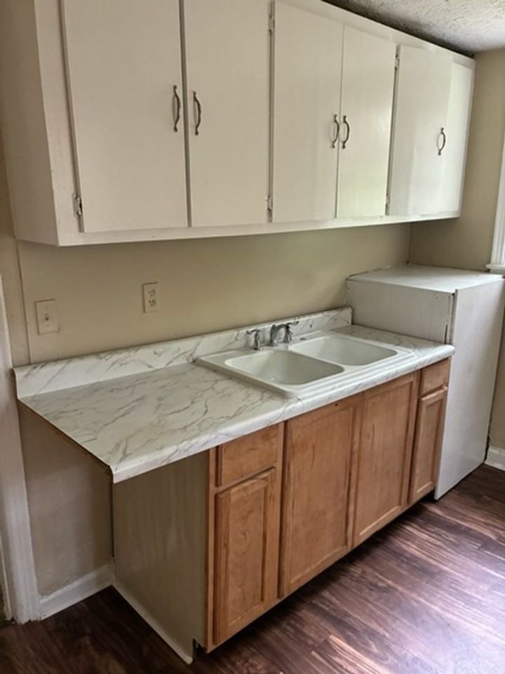 3010 Delta St - Photo 2 of 7