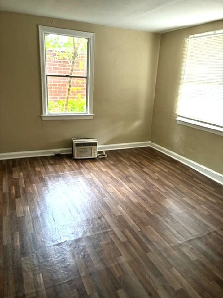 3010 Delta St - Photo 3 of 7
