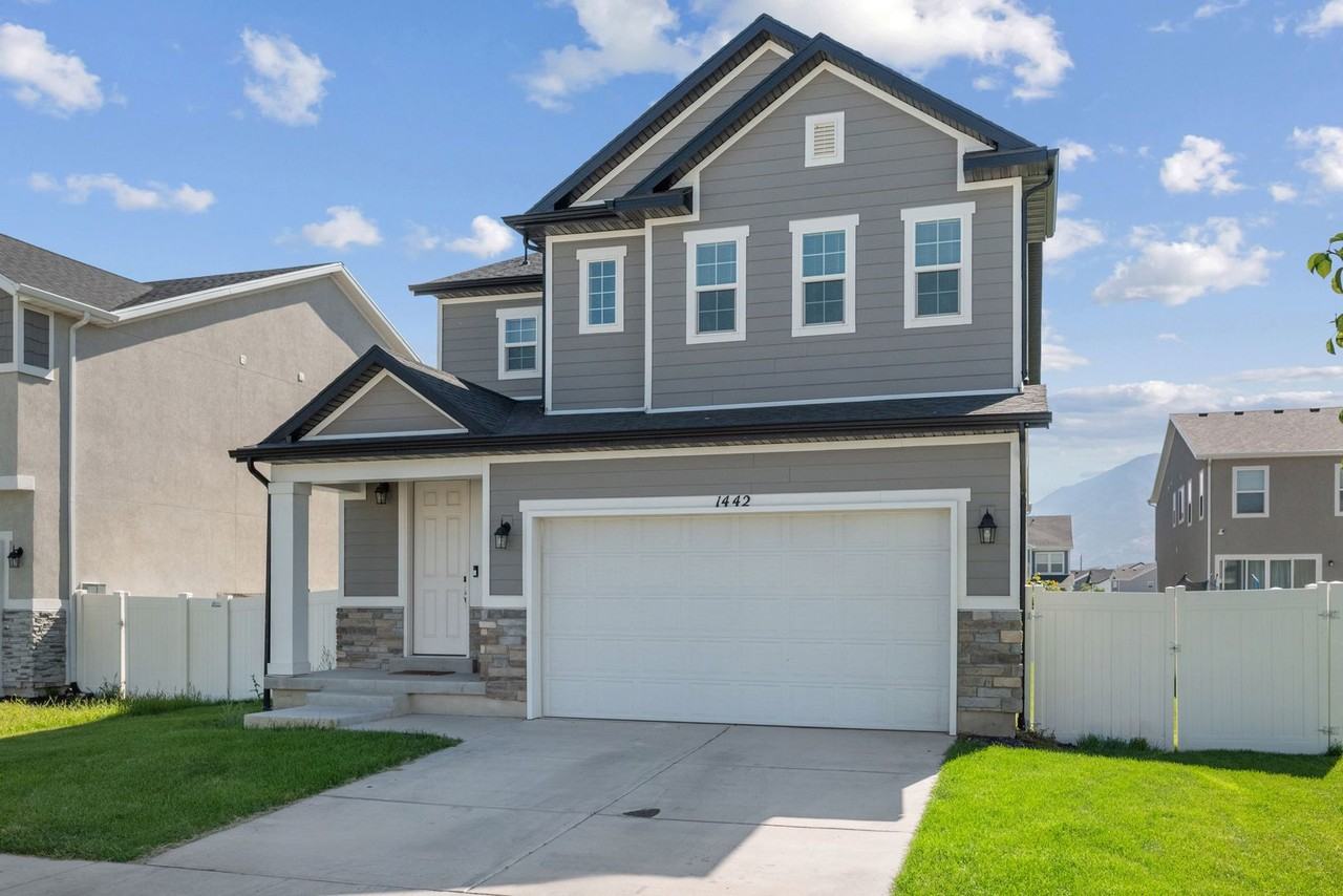 1442 N 1130 E - Photo 3 of 33
