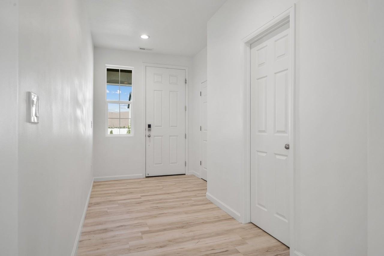 1442 N 1130 E - Photo 4 of 33