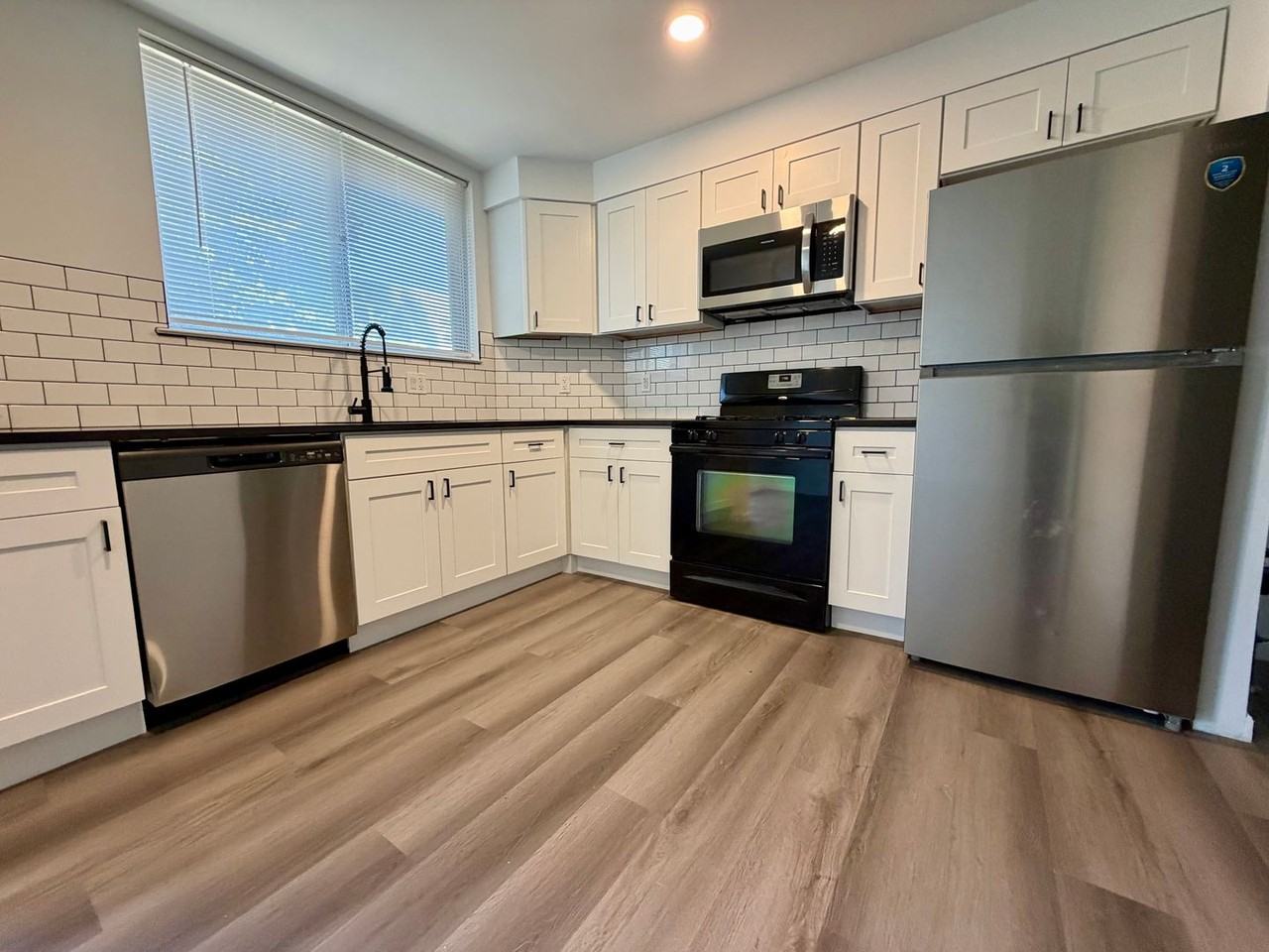1414 N 11th St - Photo 3 of 25