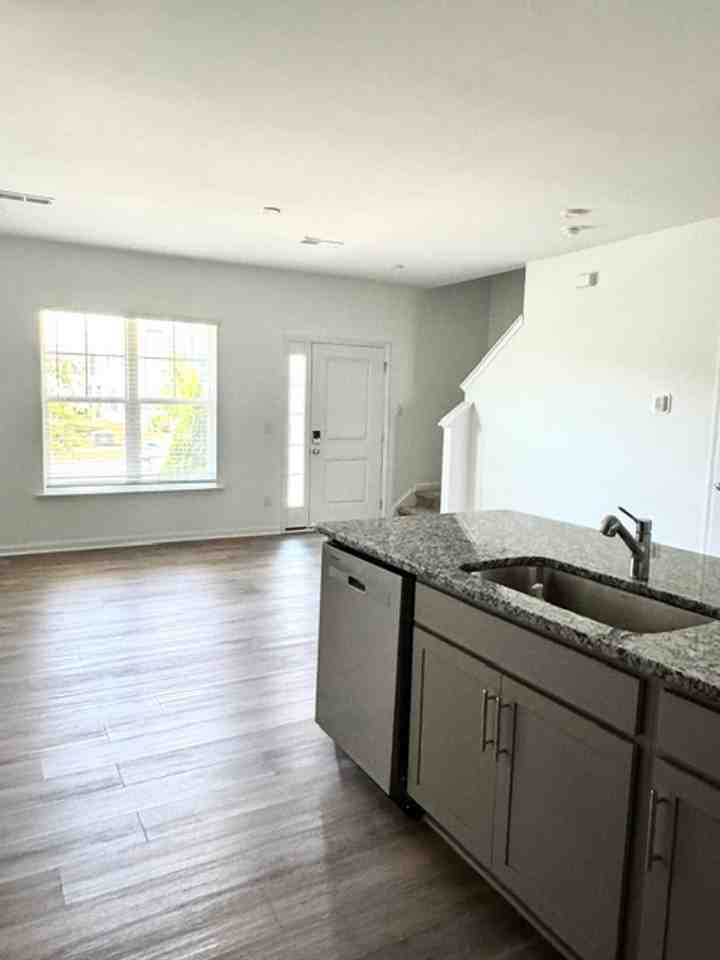 10316 Guardian Dr - Photo 3 of 20