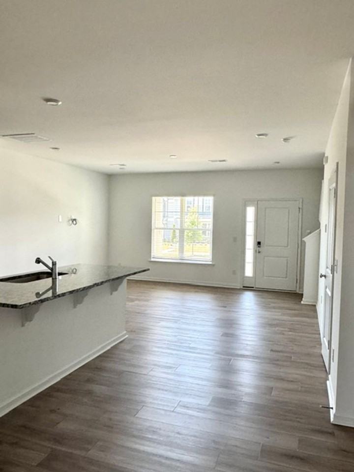10316 Guardian Dr - Photo 4 of 20