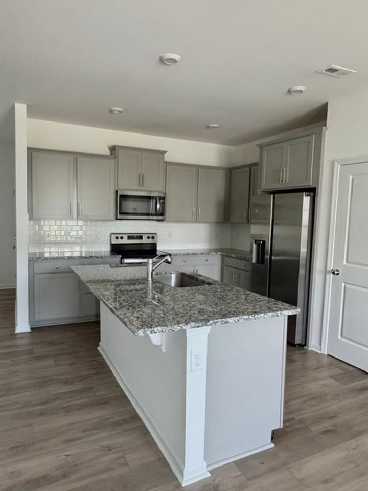10316 Guardian Dr - Photo 6 of 20