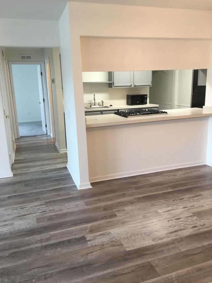 1801 Waters Edge Dr - Photo 3 of 19