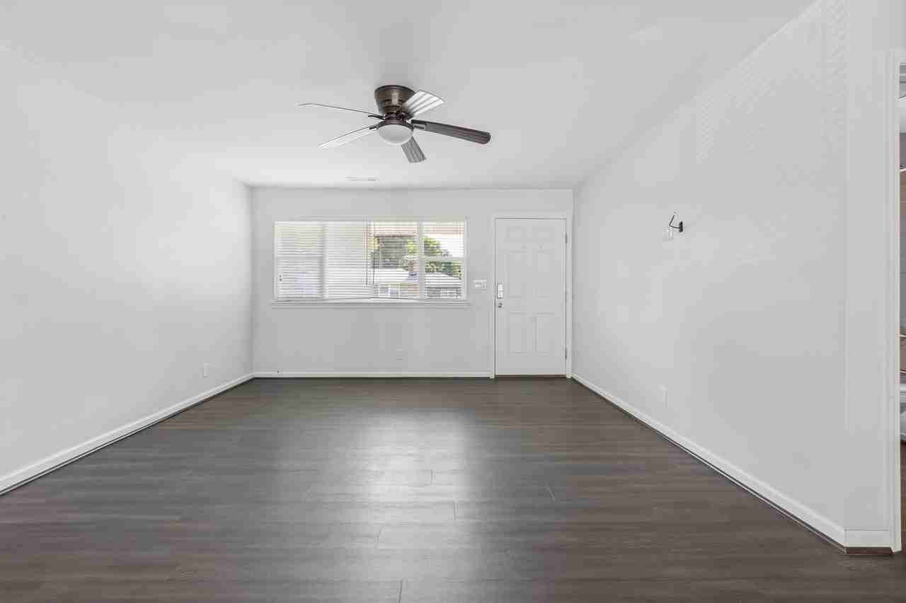 9505 Beaumont St - Photo 6 of 38