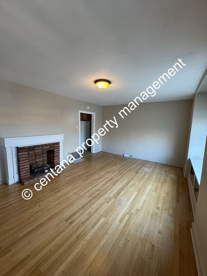 221 Chestnut St - Photo 2 of 12