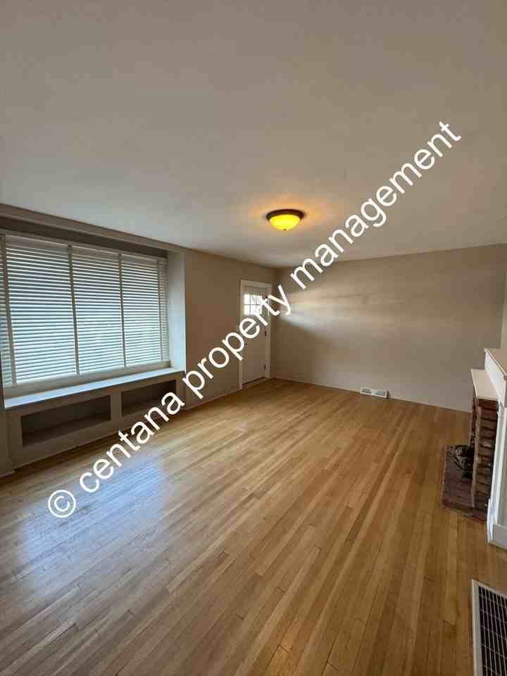 221 Chestnut St - Photo 3 of 12