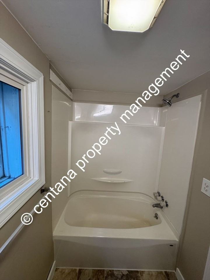 221 Chestnut St - Photo 5 of 12