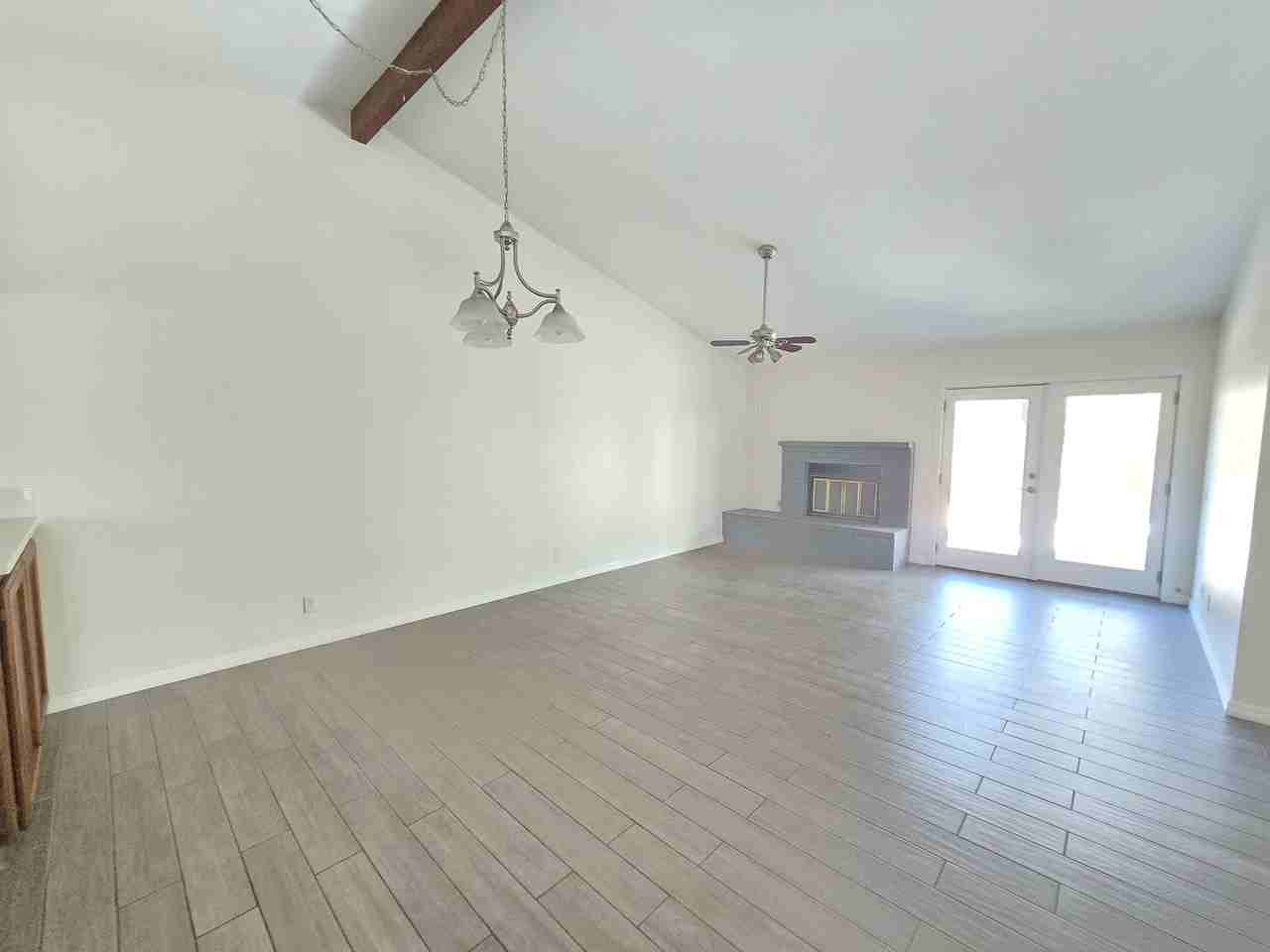 320 Carmel Cir - Photo 4 of 10