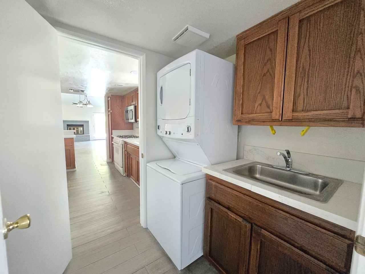 320 Carmel Cir - Photo 6 of 10