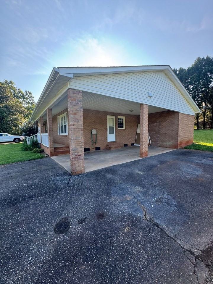 2265 Claremont Rd - Photo 2 of 23