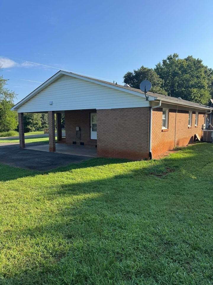2265 Claremont Rd - Photo 3 of 23