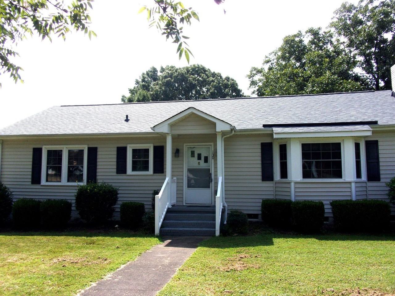 130 Bailey Ave - Photo 2 of 5