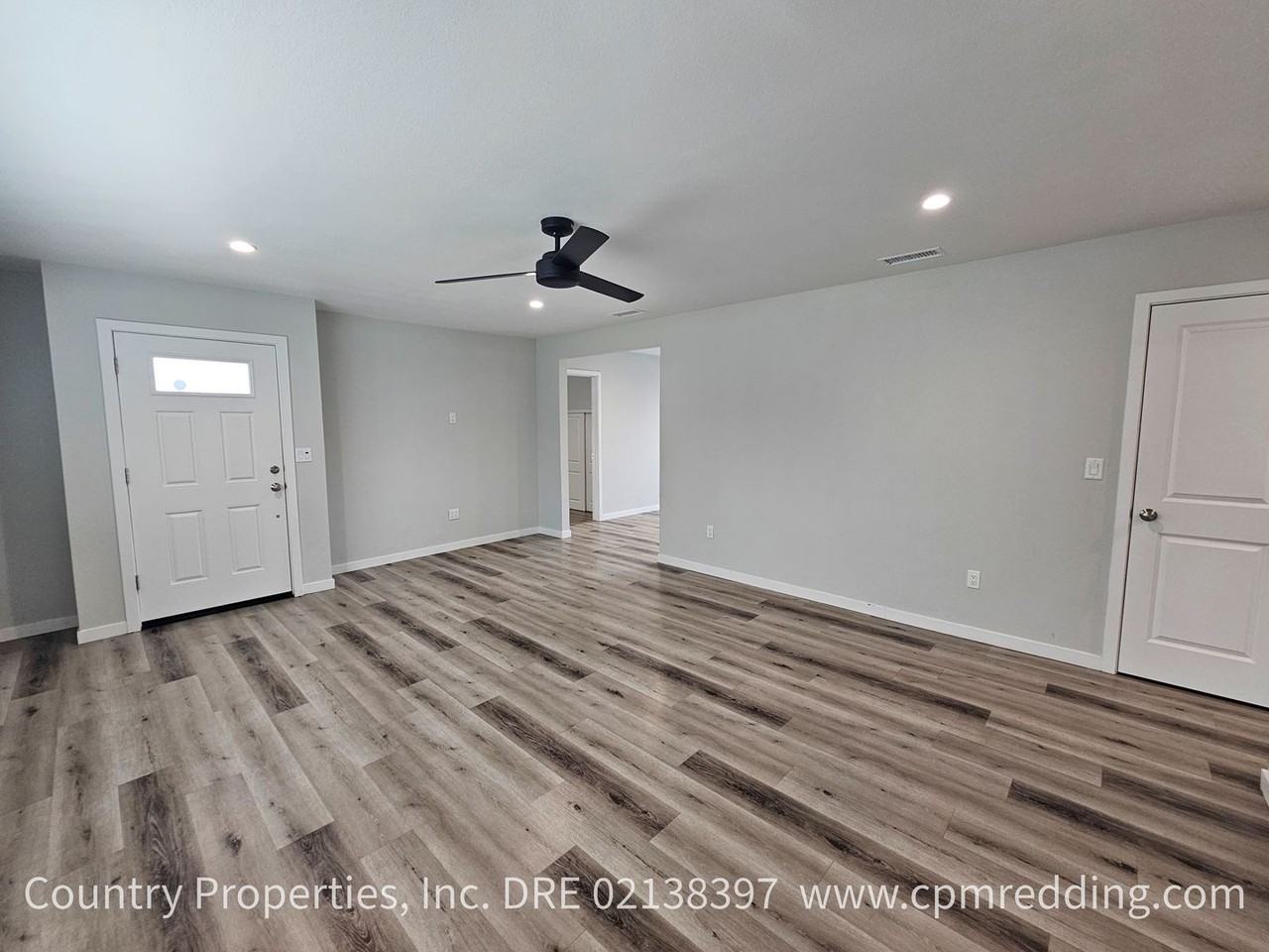3260 School St - Photo 5 of 33