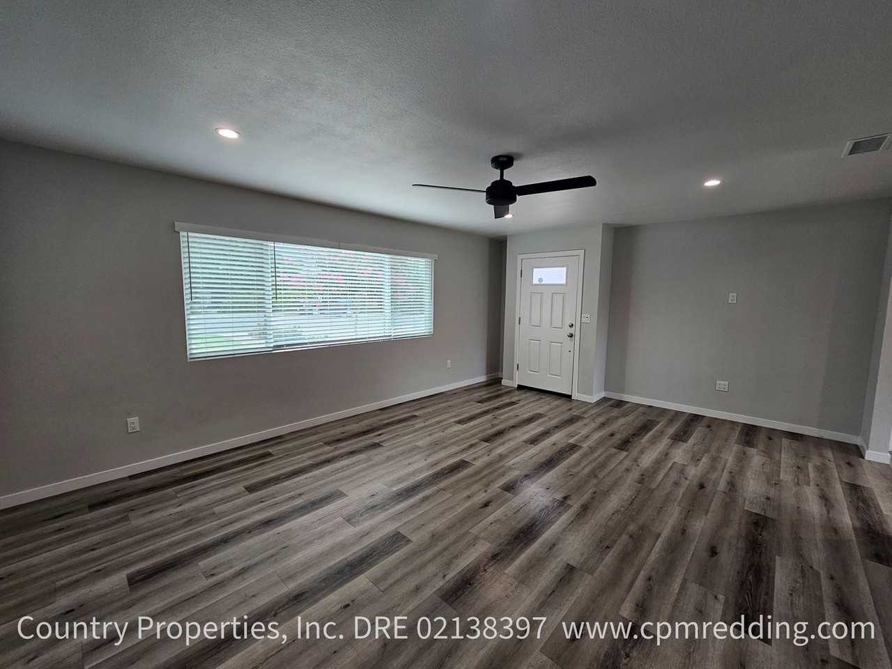 3260 School St - Photo 6 of 33
