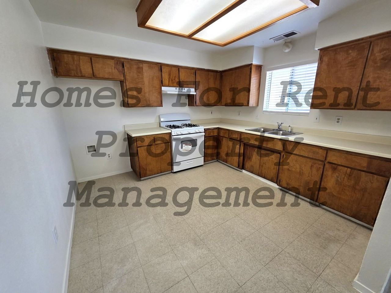 1719 W. Putnam Ave - Photo 2 of 14
