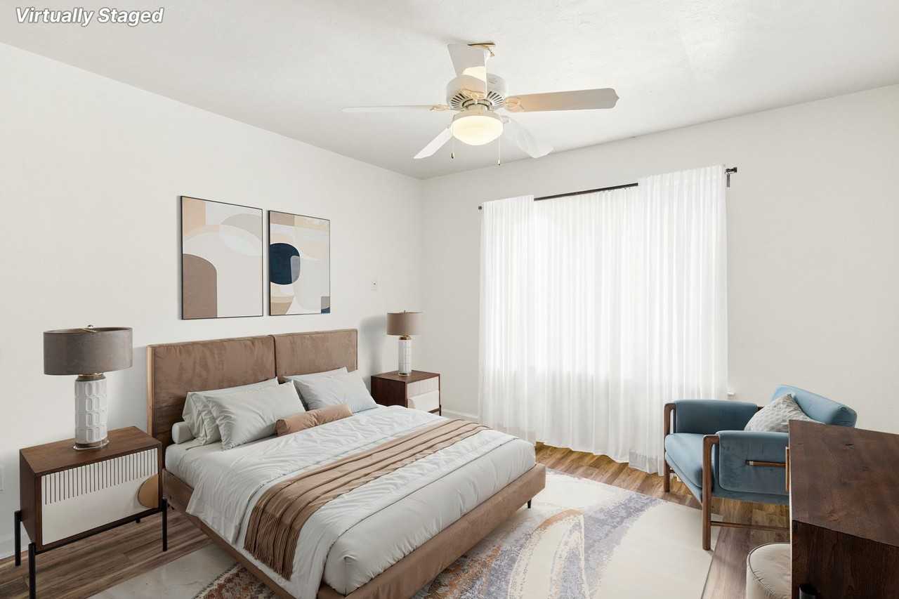1913 HoneySuckle Drive - Photo 4 of 12