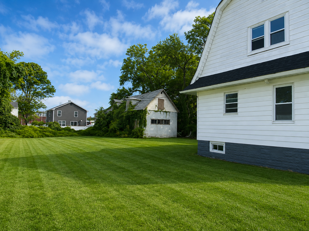 135 Rosewood Ave - Photo 2 of 16
