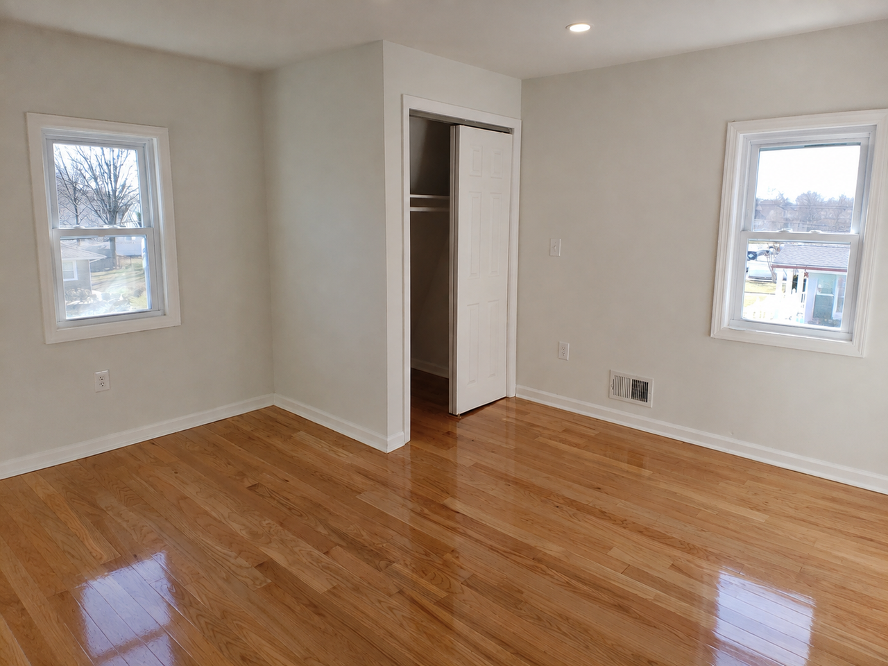 135 Rosewood Ave - Photo 7 of 16