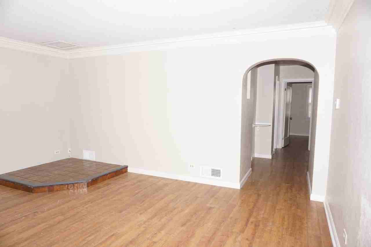 25 25 N Logan Ave - 23 N Logan Ave #A - Photo 3 of 12