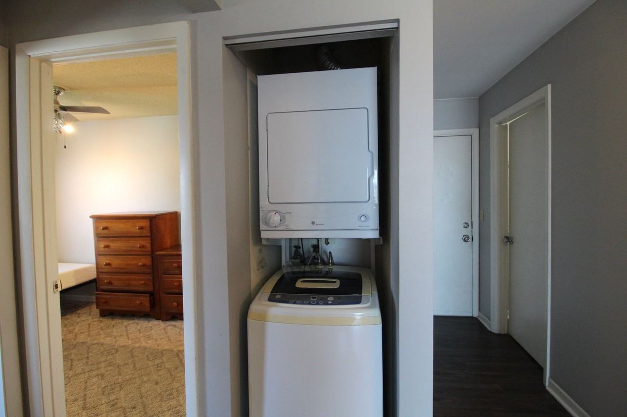 1330 Hunters Rd Apt I - Photo 7 of 25