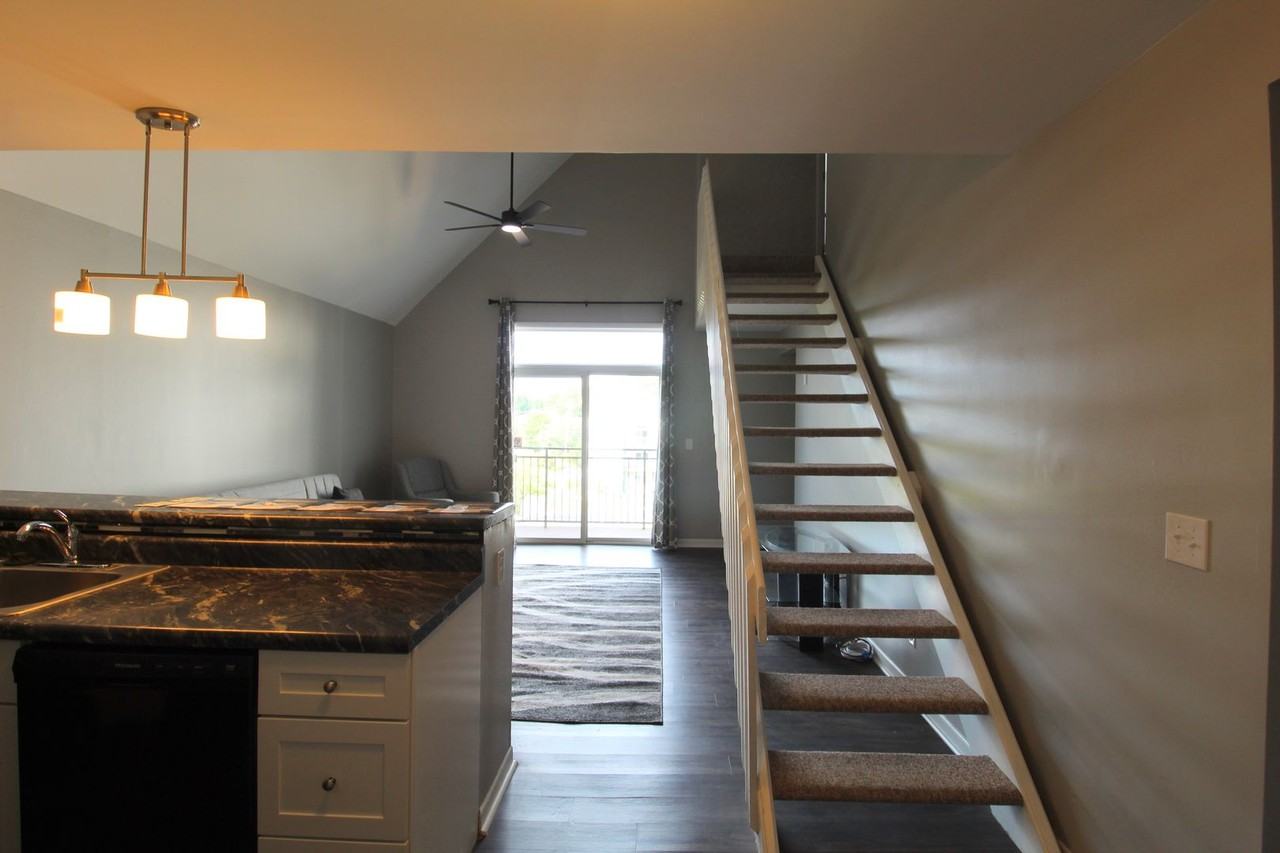 1342 Hunters Rd Apt L - Photo 2 of 24