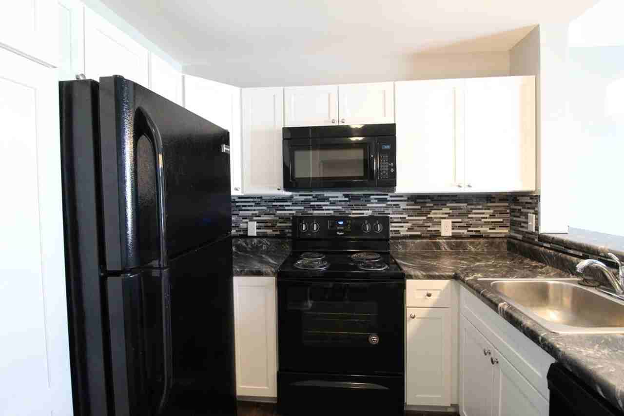1342 Hunters Rd Apt L - Photo 3 of 24
