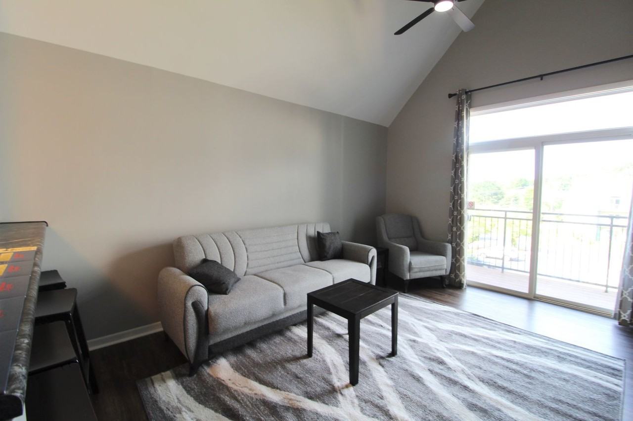1342 Hunters Rd Apt L - Photo 5 of 24