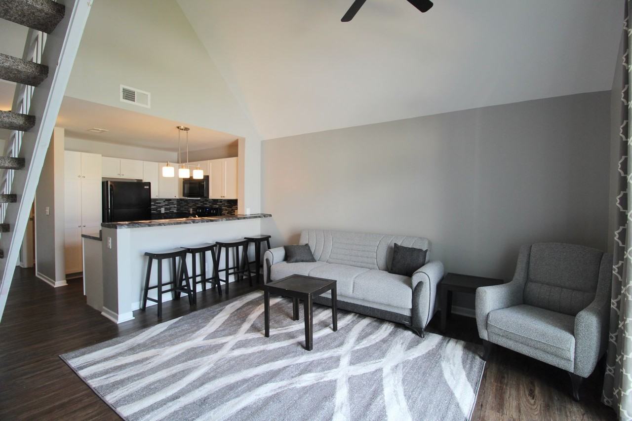 1342 Hunters Rd Apt L - Photo 6 of 24