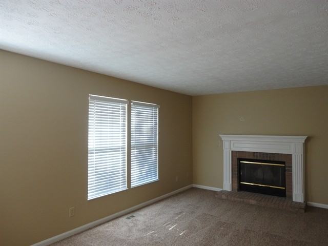 4626 Laurel View Dr - Photo 3 of 9